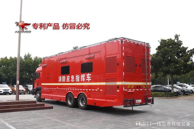 衛(wèi)星通信指揮車 戰(zhàn)勤保障能手，上通指揮中心、下達(dá)一線單兵